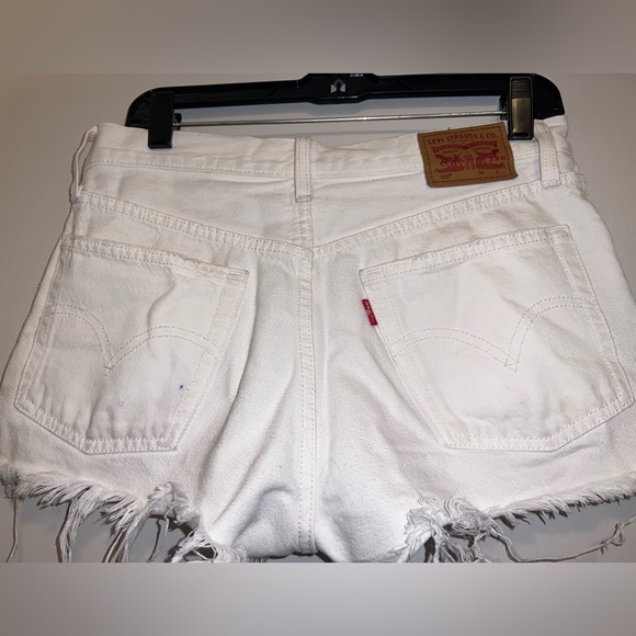 Levi’s White 501 Distressed Cut-Off Shorts 26 - Picture 4 of 5